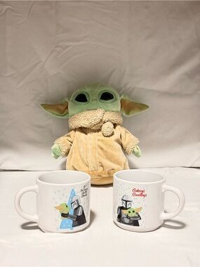 Star Wars The Mandalorian Holiday Bundle- Mattel Grogu &2 Silver Buffalo Mugs